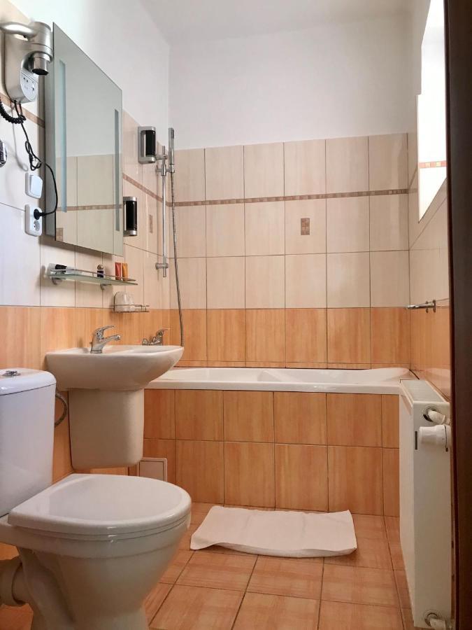 Hotel Bila Ruze Strakonice Extérieur photo