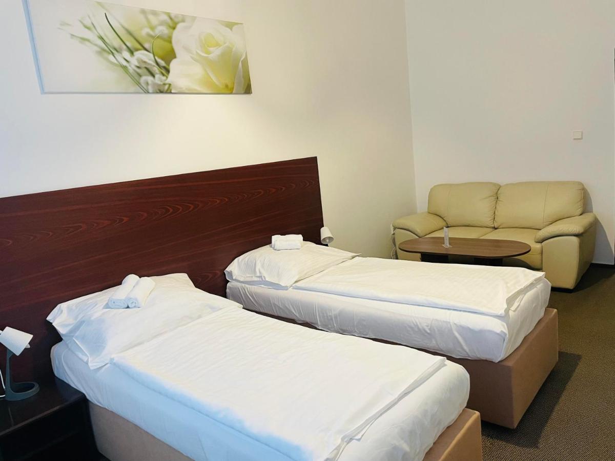 Hotel Bila Ruze Strakonice Extérieur photo