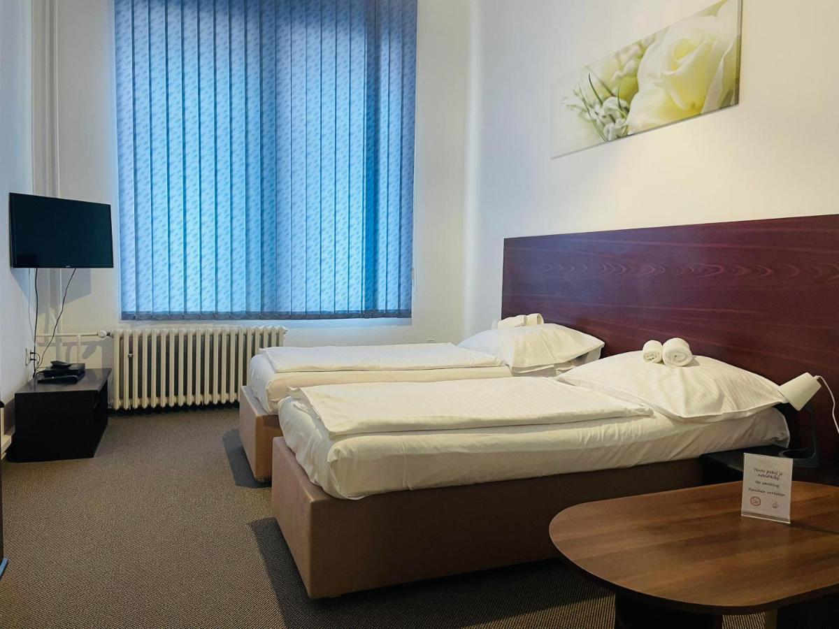 Hotel Bila Ruze Strakonice Extérieur photo