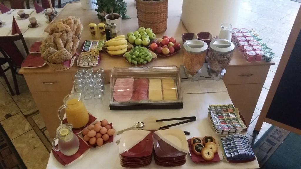 Hotel Bila Ruze Strakonice Extérieur photo